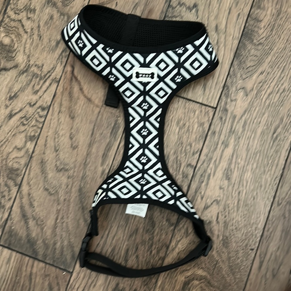NWOT Woof Black and White Dog Harness size Large